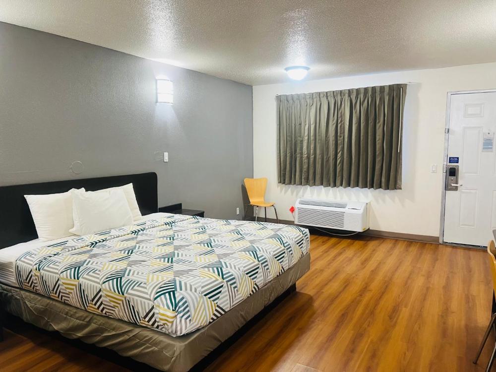 King Room with Spa Bath - Non-Smoking interior