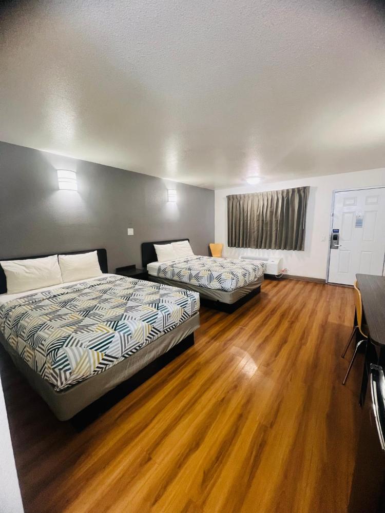 Deluxe Quadruple Room - Non-Smoking interior